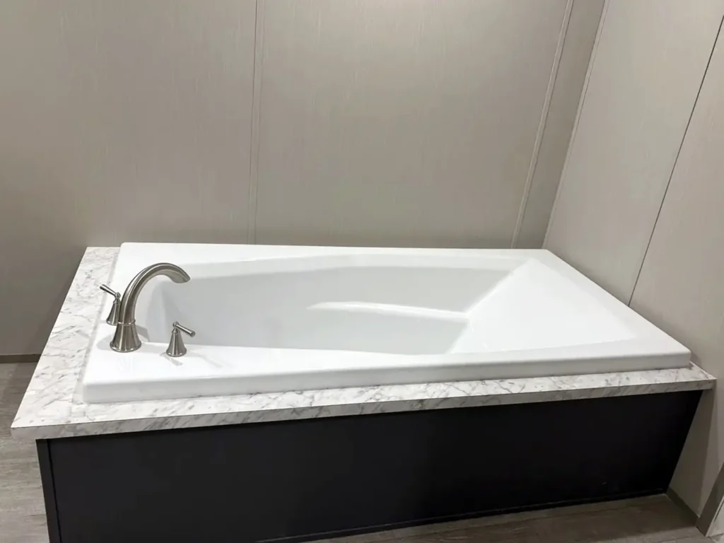 72" soaker tub Image