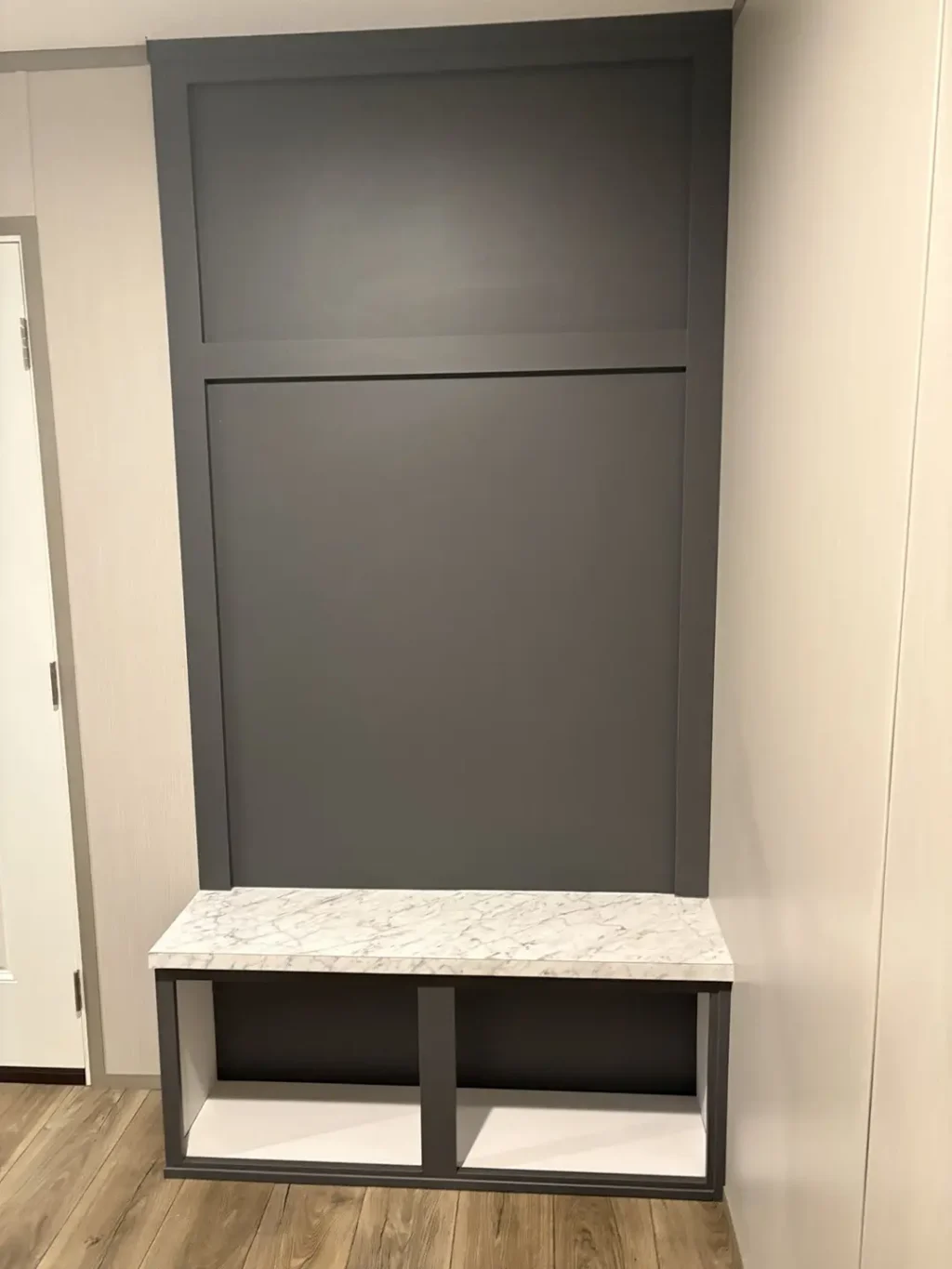 Coat rack & bench Image